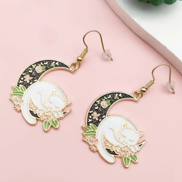 NWT Sleeping Cat Earrings - Picture 1 of 2